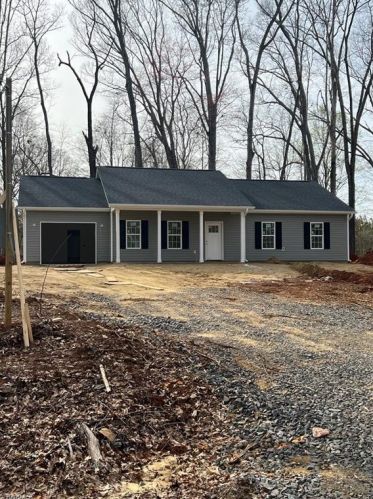 150 Carolina Ave, Farmington, NC 27028-5107