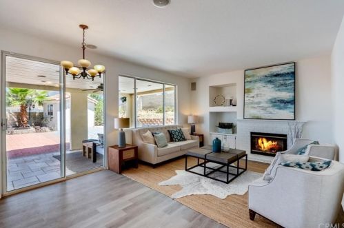 28347 Via Joyce Dr, Santa Clarita, CA 91350-3841