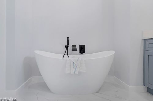 301 15th Ter, Cape Coral FL  33909-1239 exterior