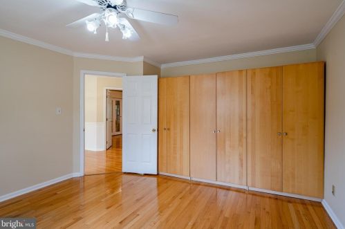 1042 Charter Oaks Dr, Lansdale PA exterior