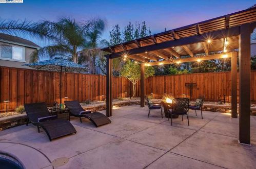 30 Matisse Ct, Oakley CA  94561-1777 exterior