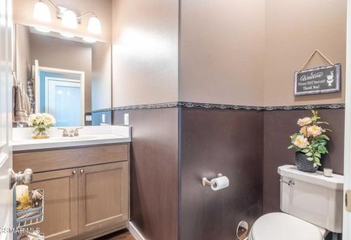 4376 Ish Dr, Simi Valley CA  93063-2945 exterior