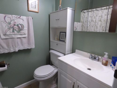 5 Meadow Rue Ct, Lehigh Acres FL  33936-7303 exterior