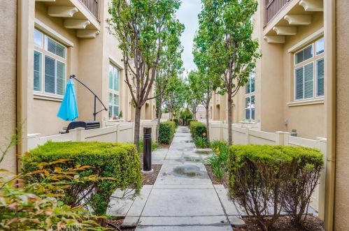420 Linden Dr, Orange, CA 92865-5004