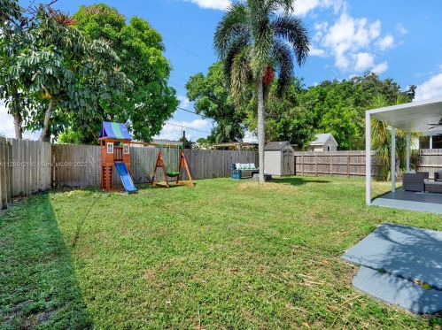 2340 58th Ter, Hollywood FL 33021-3223 exterior