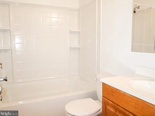 11907 Escalante Ct, Herndon VA  20191-1833 exterior