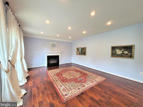 16399 Kramer Estate Dr, Woodbridge VA  22191-6003 exterior