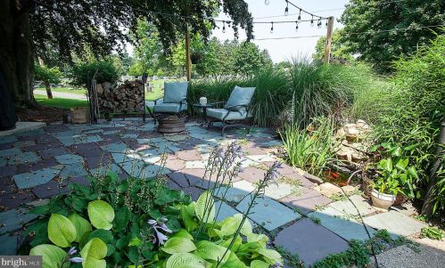 252 Redwood St, Hummelstown PA  17036-2619 exterior