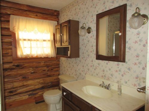 852 Youngstown Ridge Rd, Latrobe PA  15650-3708 exterior