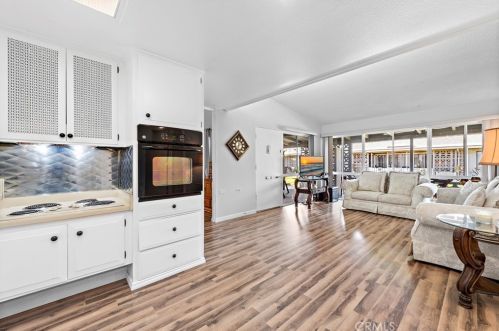 1381 Mayfield Rd, Seal Beach, CA 90740-3684