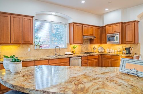 16834 Train Station Ct, Lathrop CA  95330-8638 exterior