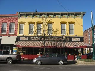 131 College Ave, Blmgtn IN  47404-5166 exterior