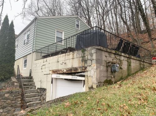 120 Emmett Ave, Derby, CT 06418-1232