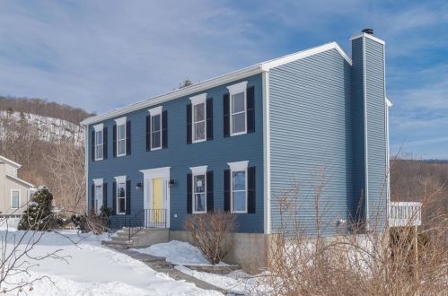 126 Stowe Dr, Poughquag, NY 12570-4935