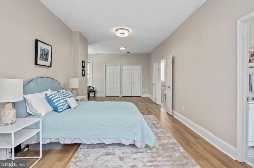 817 T St, Washington DC 20001-4119 exterior