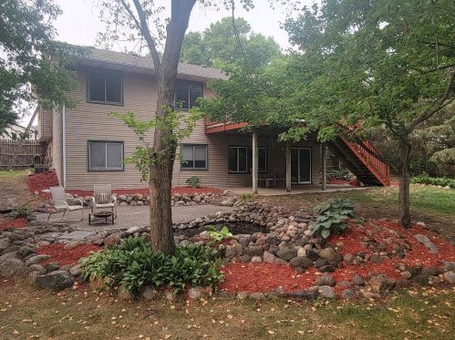 1172 Buchanan Cir, Minneapolis, MN 55434-4017