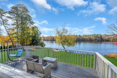 16 Caranetta Dr, Lakewood NJ  08701-3106 exterior