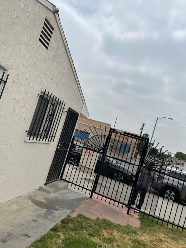 4265 Compton Blvd, Compton, CA 90221-8610
