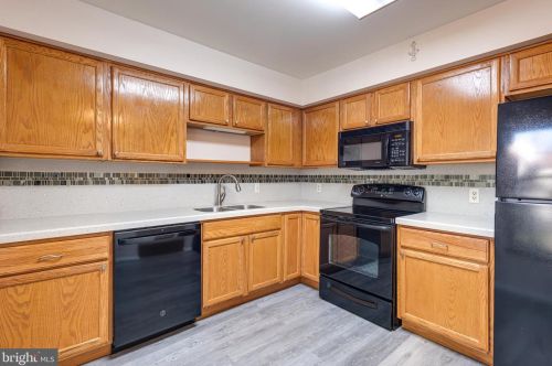 129 Valley Stream Cir, Wayne, PA 19087-5813
