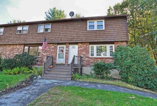 6 Auburn St, Plaistow NH  03865-2701 exterior