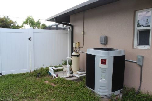 3752 2nd Ave, Cape Coral FL  33904-4807 exterior