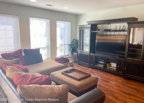 125 Bedford Pl, Morganville, NJ 07751-1725