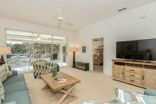 1025 Tarpon Cove Dr, Naples, FL 34110-3623