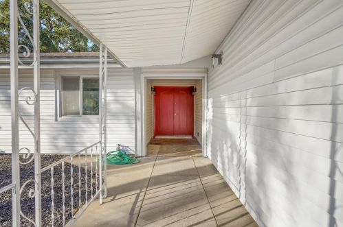 3807 Bainbridge Dr, North Highlands, CA 95660-2806