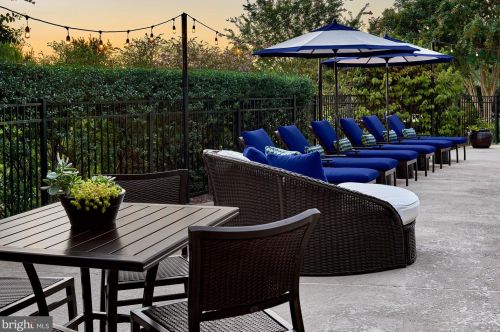 40280 Spectacular Bid Pl, Leesburg VA  20176-7173 exterior