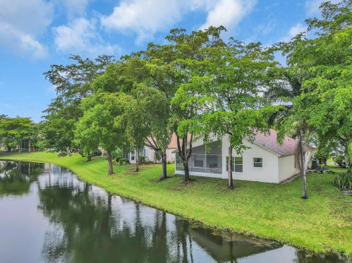 341 Hammocks Trl, West Palm Beach, FL 33413-2133
