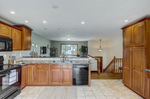 1022 121, Milwaukee WI 53226-3309 exterior