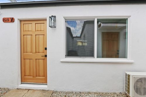 2519 Monroe St, Long Beach CA  90810-1361 exterior