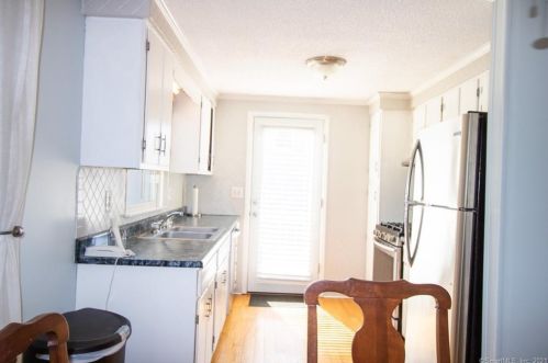 34 Lester St, United States Coast Guard Ac CT  06320-4327 exterior