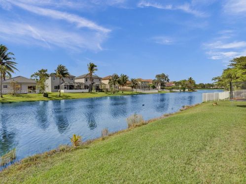 1282 192 Ave, Hollywood FL 33029-5823 exterior