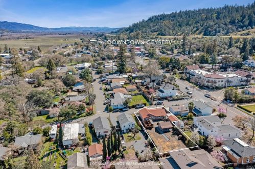 24 Merrill St, Geyserville, CA 95441-9308