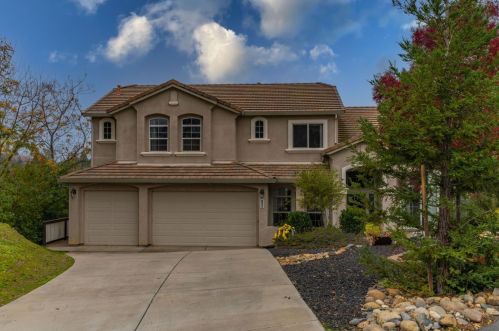 892 Carson Dr, Valley Springs, CA 95252-9385