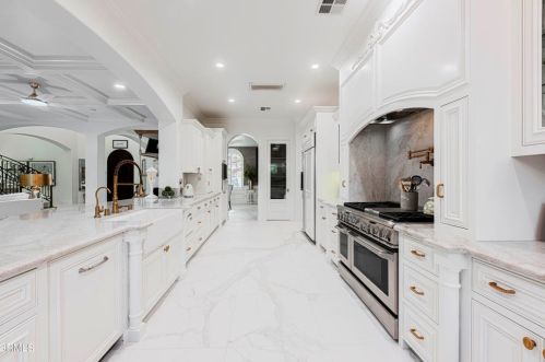 840 Fairway Dr, Bakersfield CA 93309-2416 exterior