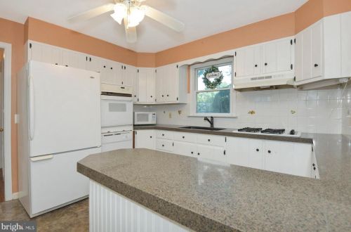 169 Upper Ferry Rd, Trenton, NJ 08628-2728