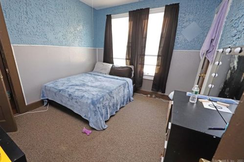 1371 Corbin Ave, New Britain CT  06053-3843 exterior