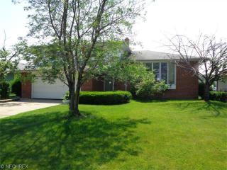 236 Shore Dr, Willoughby, OH 44095-1118