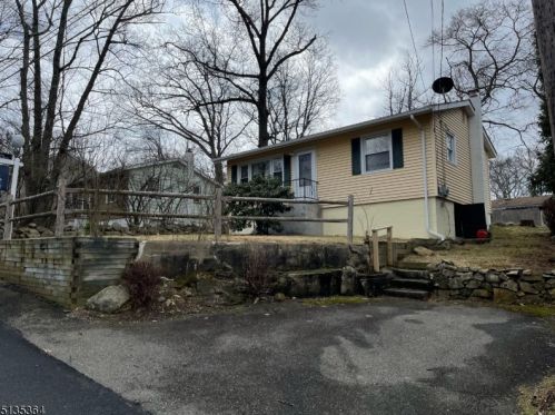 70 Broadway, Hopatcong NJ  07843-1147 exterior