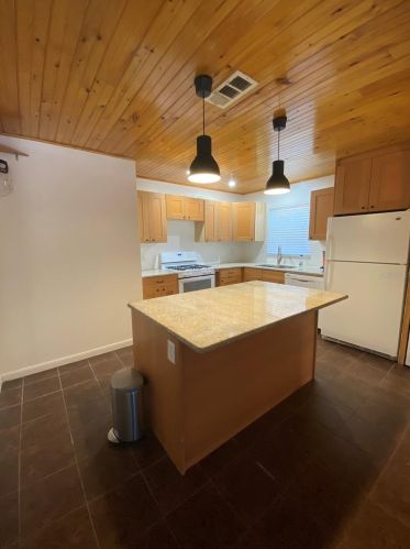 8060 33rd Ave, Saint Petersburg, FL 33710-2258