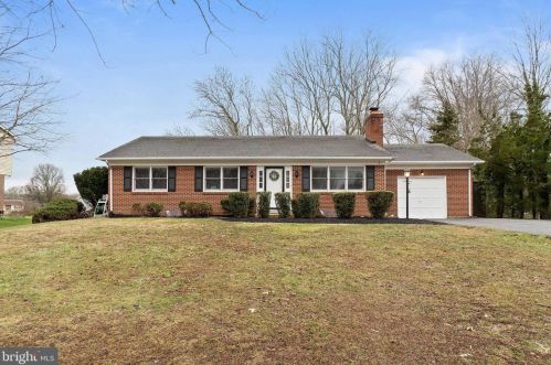 318 Hickory Dr, Bear, DE 19701-1752