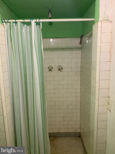 1701 Grange Ave, Philadelphia, PA 19141-1705