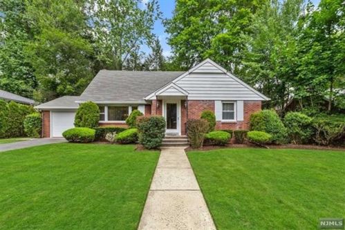 257 Hudson Ave, Englewood, NJ 07631-1945