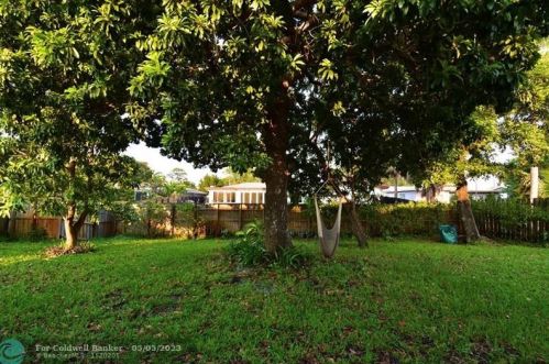 2131 52nd Ave, Hollywood FL  33021-3308 exterior