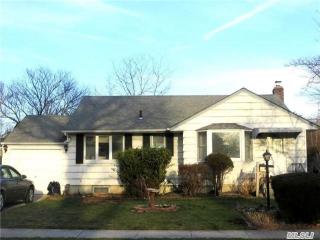 43 Fordham Rd, Hicksville NY  11801-6058 exterior