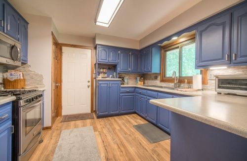 246 Green Valley Pl, West Bend WI  53095-4924 exterior