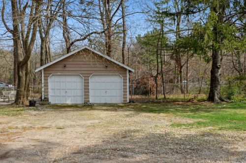 586 Old Country Rd, Huntington Station, NY 11746-4744