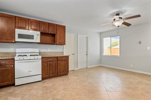 16121 Colina St, Victorville CA  92395-3610 exterior